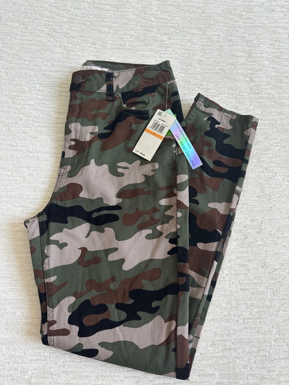 Junior Women’s Camouflage High Rise Vintage Skinny Pants - NWT - Picture 5 of 6